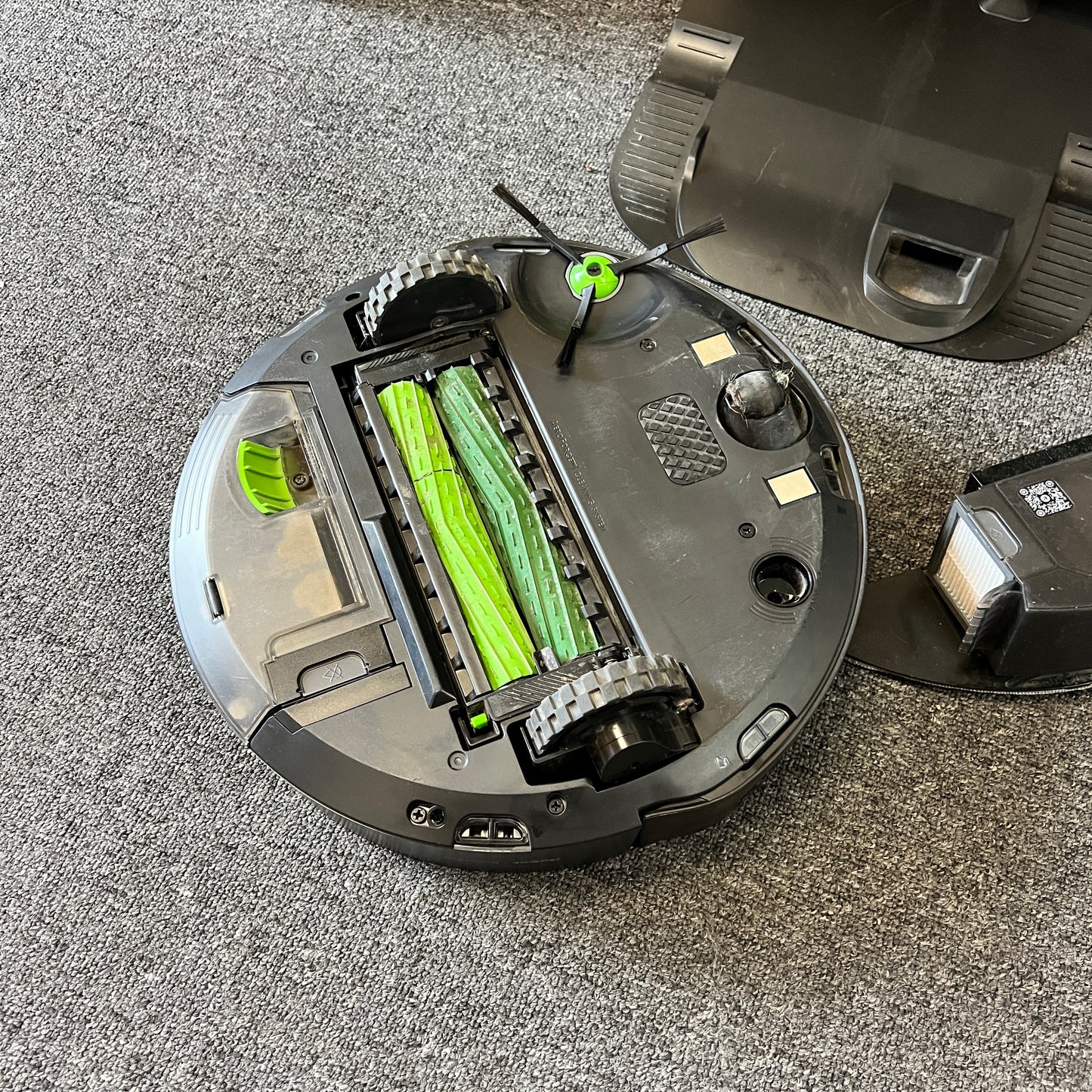 iRobot - Roomba j7+ (7550) Wi-Fi Connected Robot Vacuum