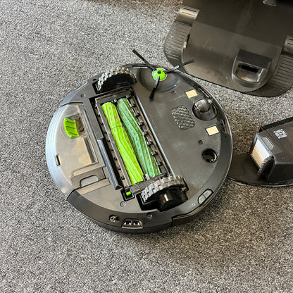 iRobot - Roomba j7+ (7550) Wi-Fi Connected Robot Vacuum