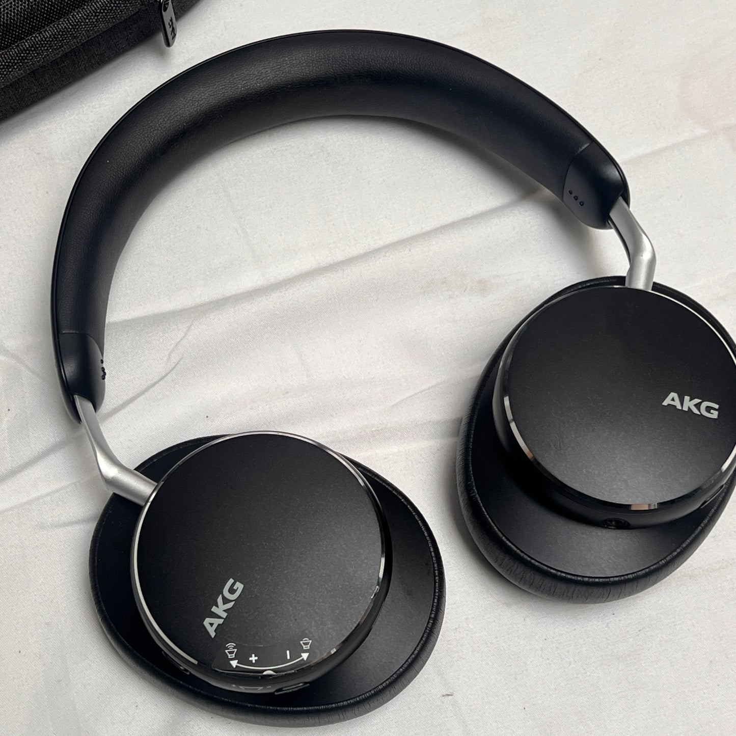 AKG N9 Hybrid - Wireless Over-Ear Noise Cancelling Headphones